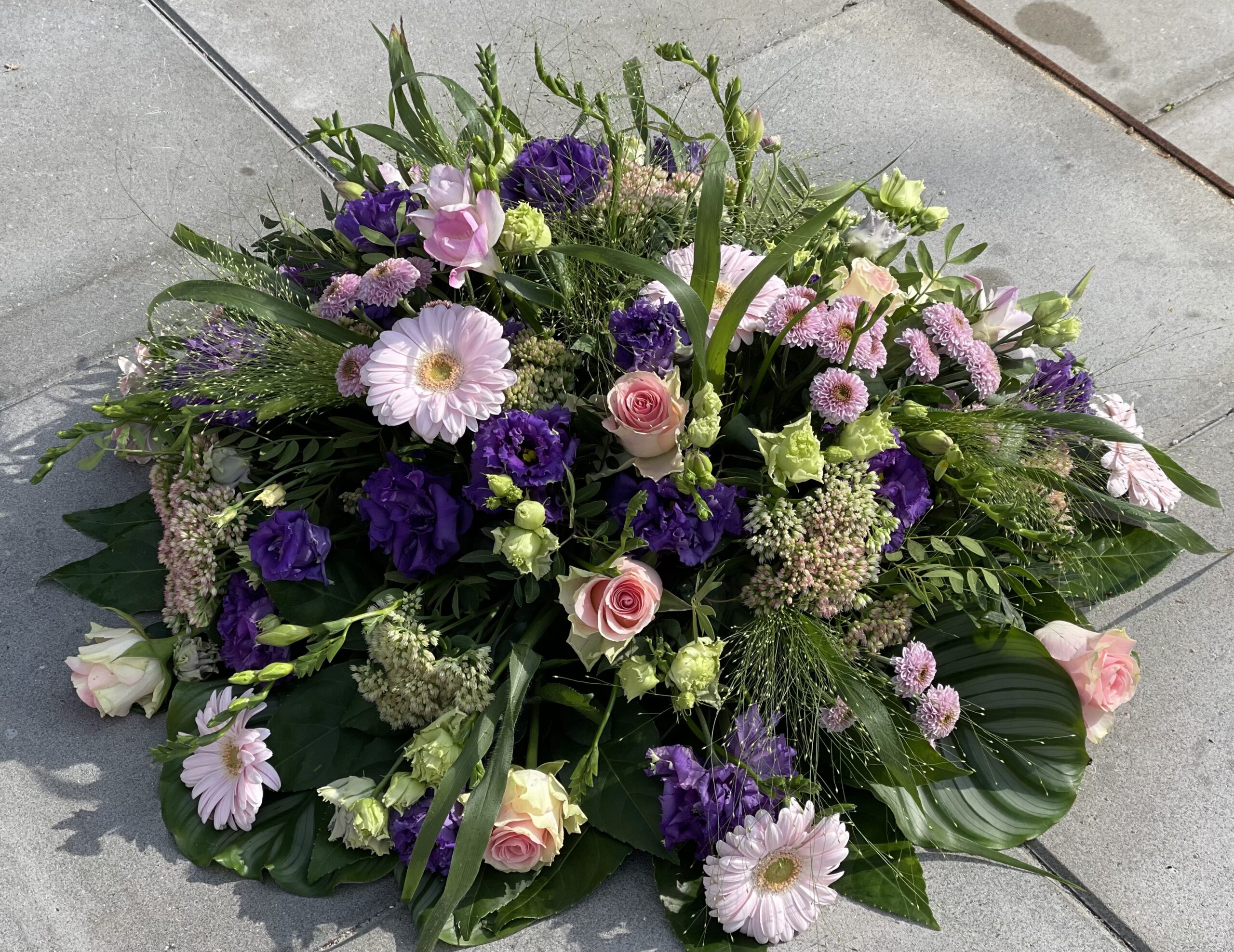 Rund B redekoration I Lyser de Og Lilla Nuancer Kreative Blomster Af Rund B redekoration I Lyser de Og Lilla Nuancer Kreative Blomster Af
